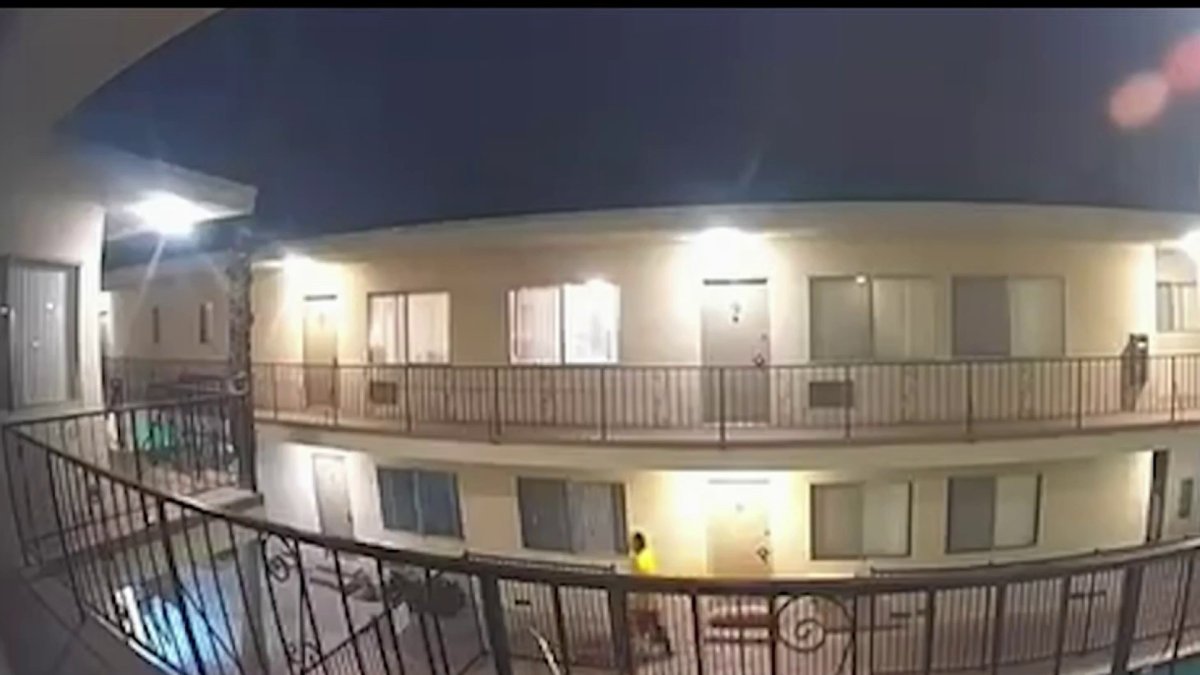 Couple confronts intruder in Canoga Park apartment complex – NBC Los Angeles