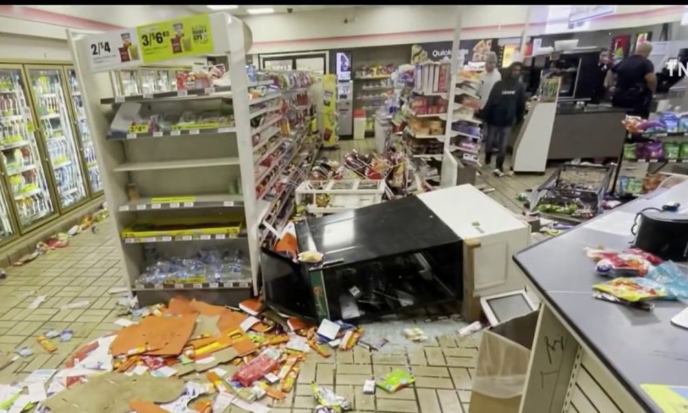 Large group ransacks 7-Eleven in San Pedro – NBC Los Angeles