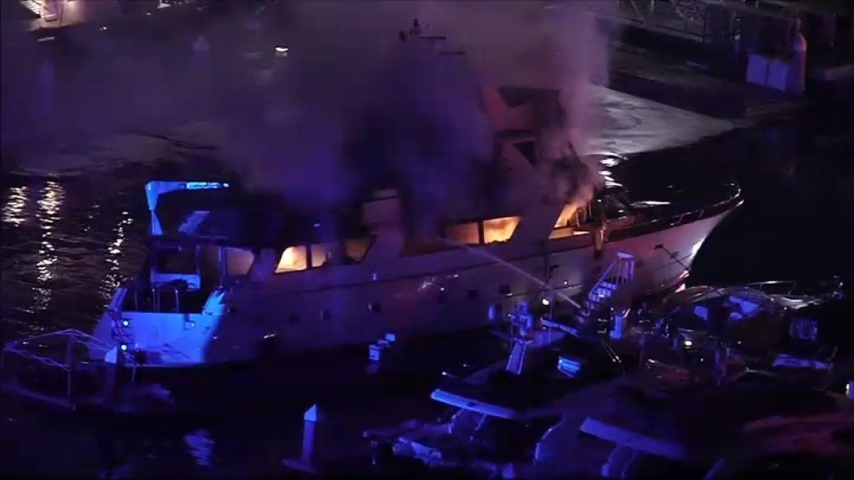 Boat goes up in flames in Marina del Rey – NBC Los Angeles