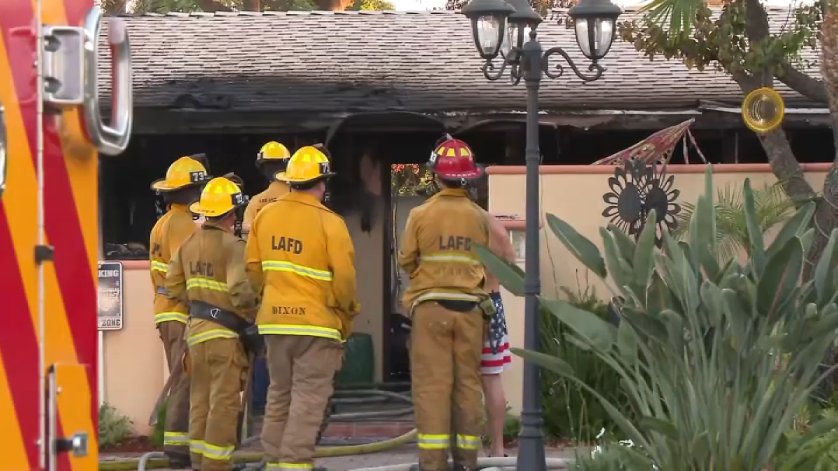 Cat killed, home destroyed in Reseda – NBC Los Angeles