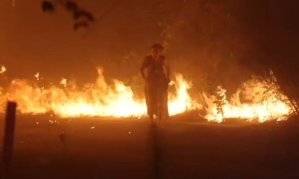 Firefighter rescues woman surrounded by Lake Elsinore wildfire – NBC Los Angeles