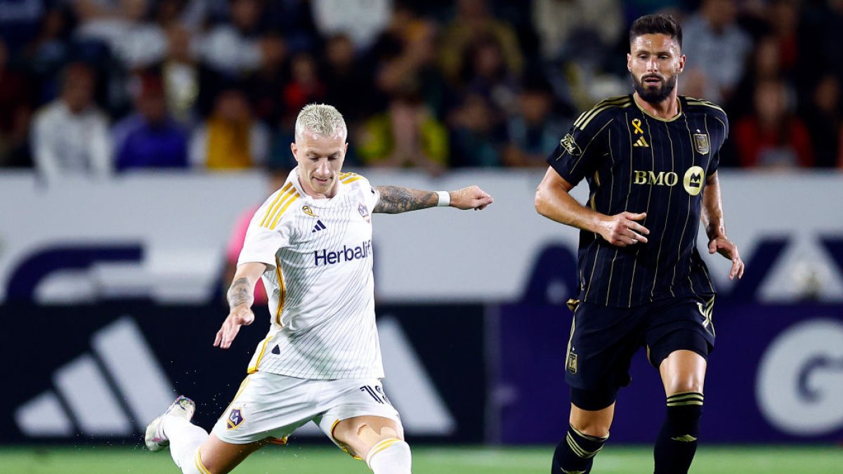 LA Galaxy score 4 unanswered second half goals to stun rivals LAFC 4-2 in another El Tráfico thriller – NBC Los Angeles