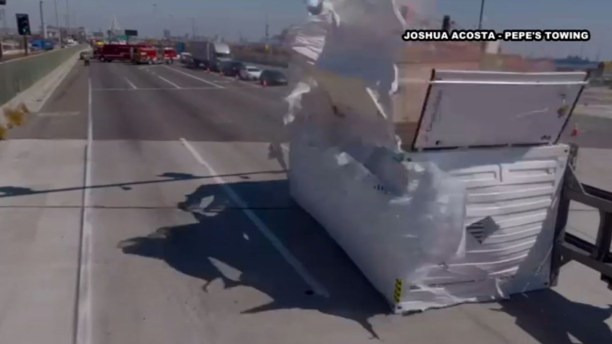 Lithium ion batteries explode inside trailer – NBC Los Angeles