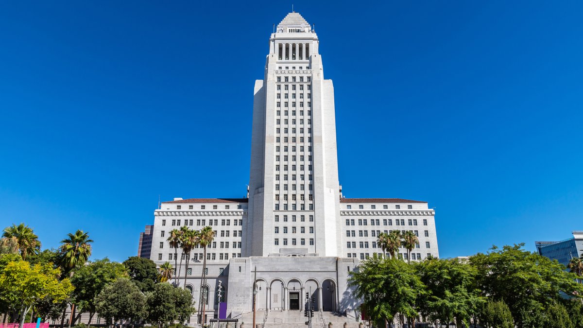 Los Angeles City Hall evacuated due to suspicious package – NBC Los Angeles