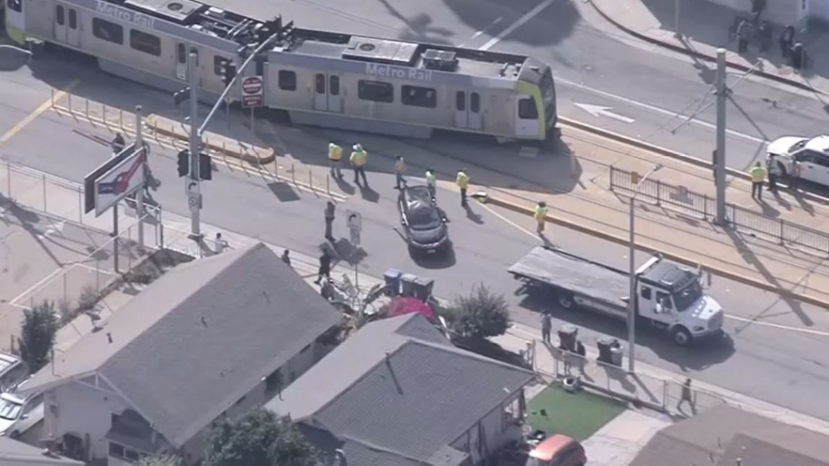 Metro train and car collide in East LA – NBC Los Angeles