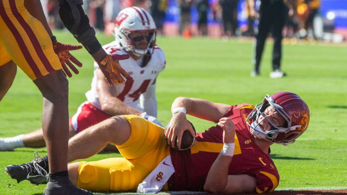 No. 13 USC rallies from a double-digit deficit in the second half and roars past Wisconsin, 38-21 – NBC Los Angeles