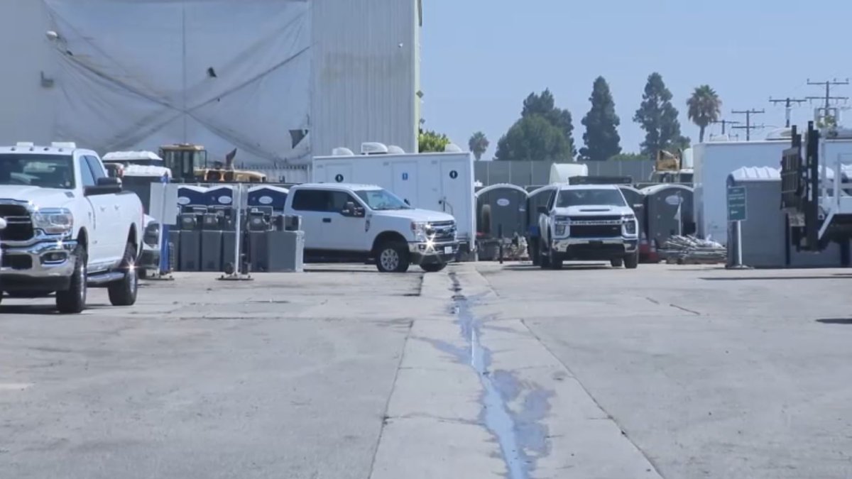 North Long Beach residents make a stink over porta-potty company – NBC Los Angeles