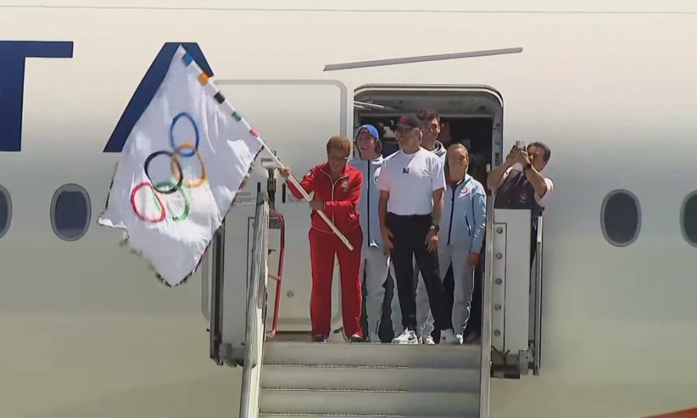 Olympics and Paralympics flags displayed at Los Angeles City Hall – NBC Los Angeles