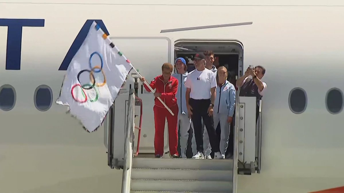 Olympics and Paralympics flags displayed at Los Angeles City Hall – NBC Los Angeles