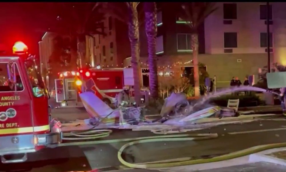 Plane crash near Hawthorne intersection leaves 2 in critical condition – NBC Los Angeles