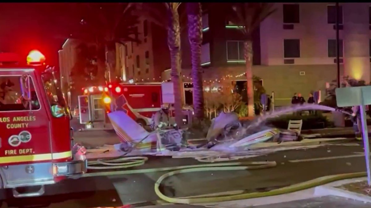 Plane crash near Hawthorne intersection leaves 2 in critical condition – NBC Los Angeles