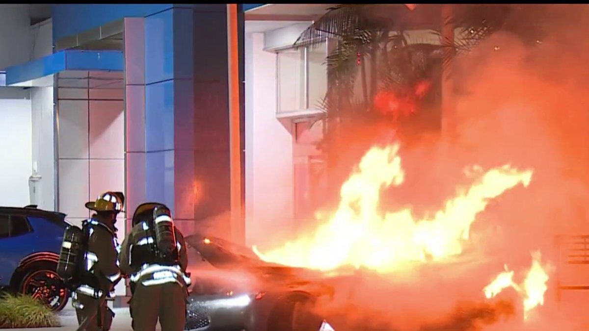 Street takeovers end with cars set on fire in two areas of Los Angeles – NBC Los Angeles