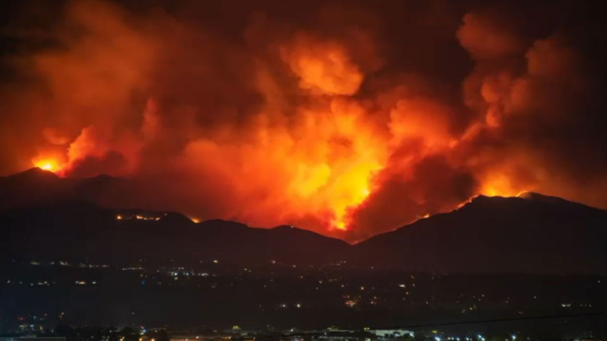 Timelapse video shows dramatic spread of Airport Fire – NBC Los Angeles