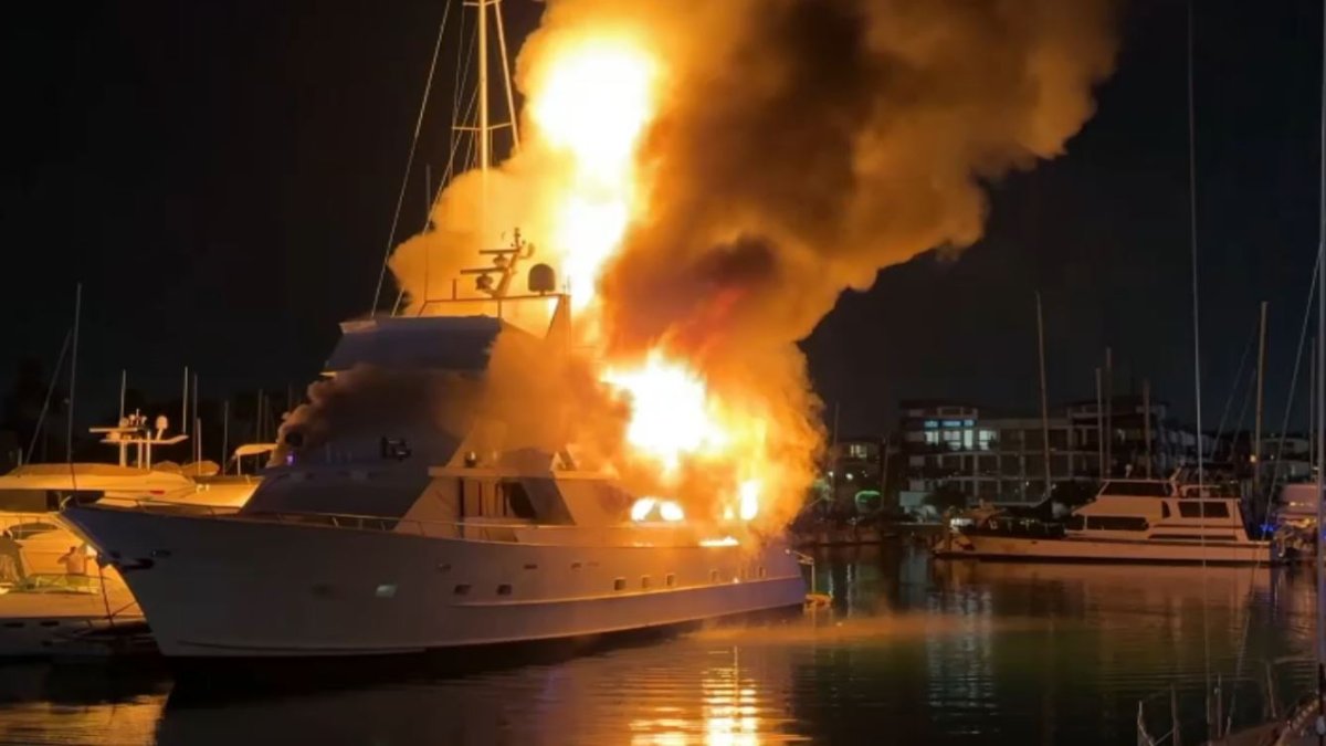 Yacht burns in Marina del Rey – NBC Los Angeles