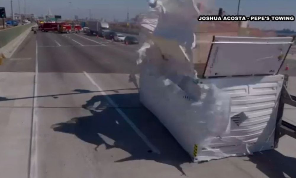 Lithium ion batteries explode inside trailer – NBC Los Angeles