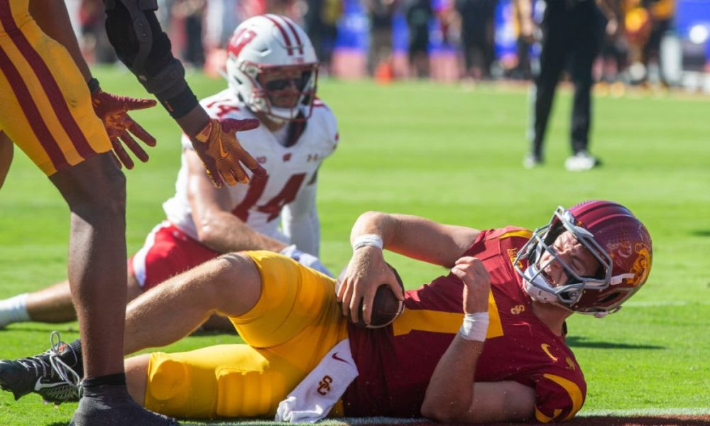 No. 13 USC rallies from a double-digit deficit in the second half and roars past Wisconsin, 38-21 – NBC Los Angeles