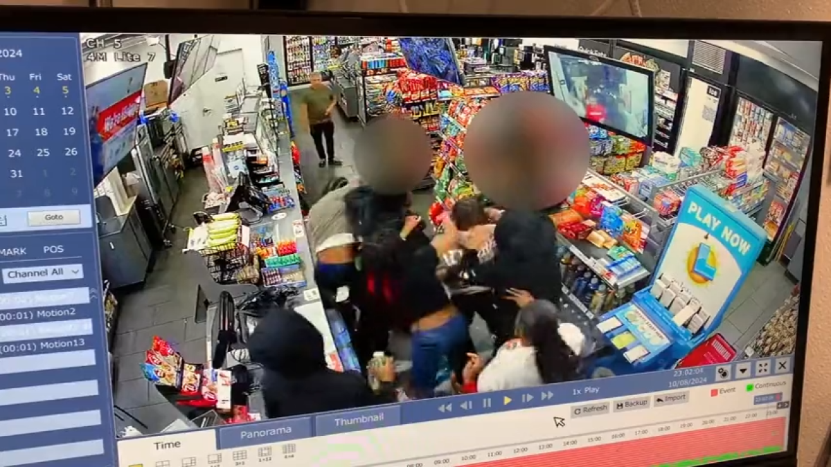 7-Eleven employees violently attacked by thieves in Hollywood – NBC Los Angeles