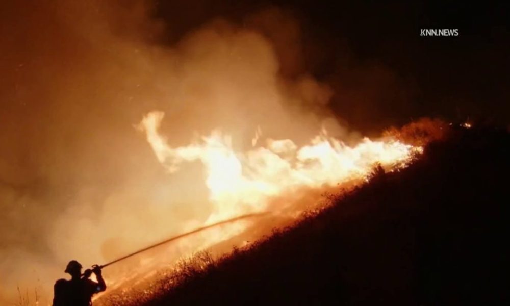 Brush fire burns 25 acres near Castaic Lake – NBC Los Angeles